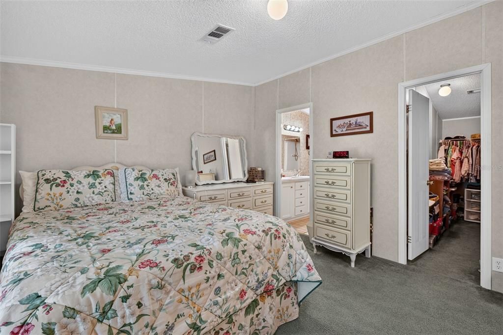 For Sale: $179,000 (2 beds, 2 baths, 1056 Square Feet)