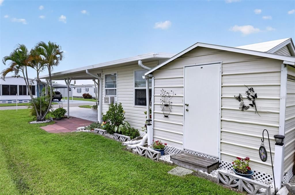 For Sale: $179,000 (2 beds, 2 baths, 1056 Square Feet)
