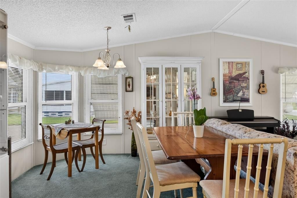 For Sale: $179,000 (2 beds, 2 baths, 1056 Square Feet)