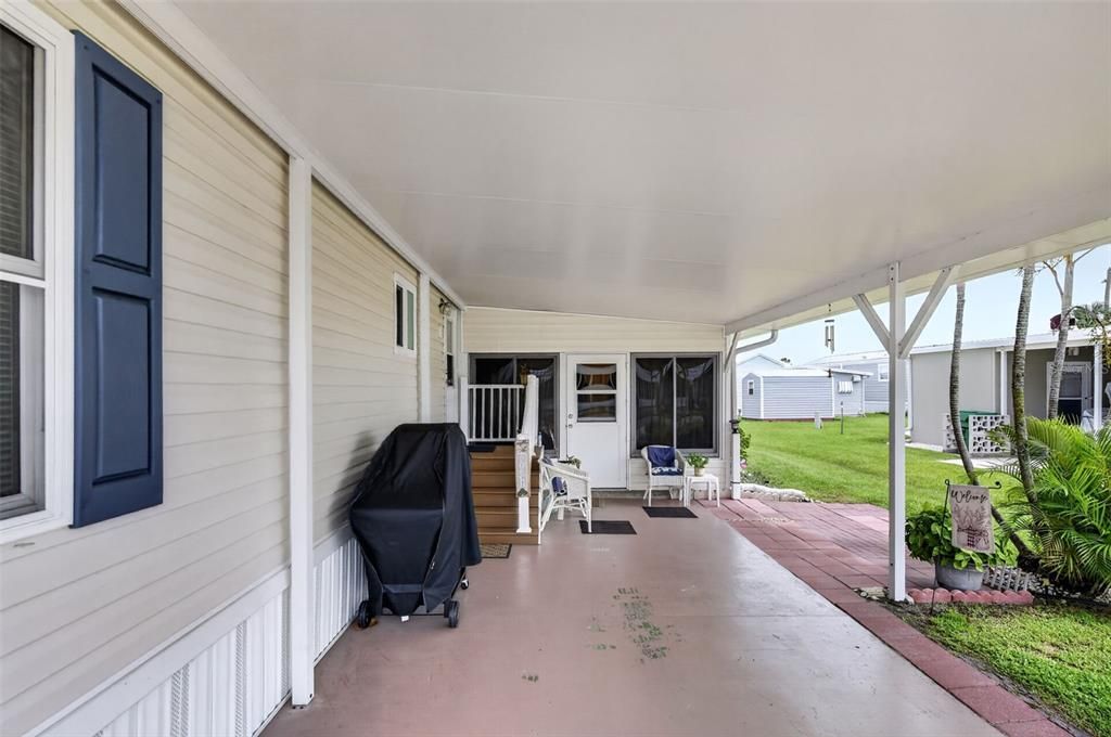 For Sale: $179,000 (2 beds, 2 baths, 1056 Square Feet)