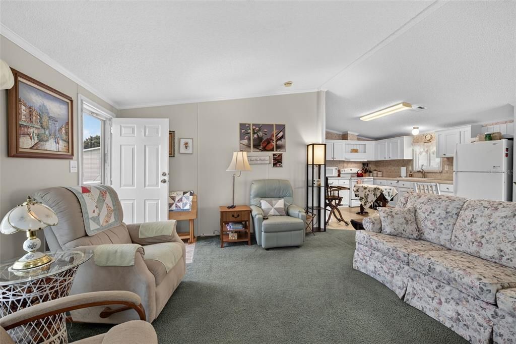 For Sale: $179,000 (2 beds, 2 baths, 1056 Square Feet)