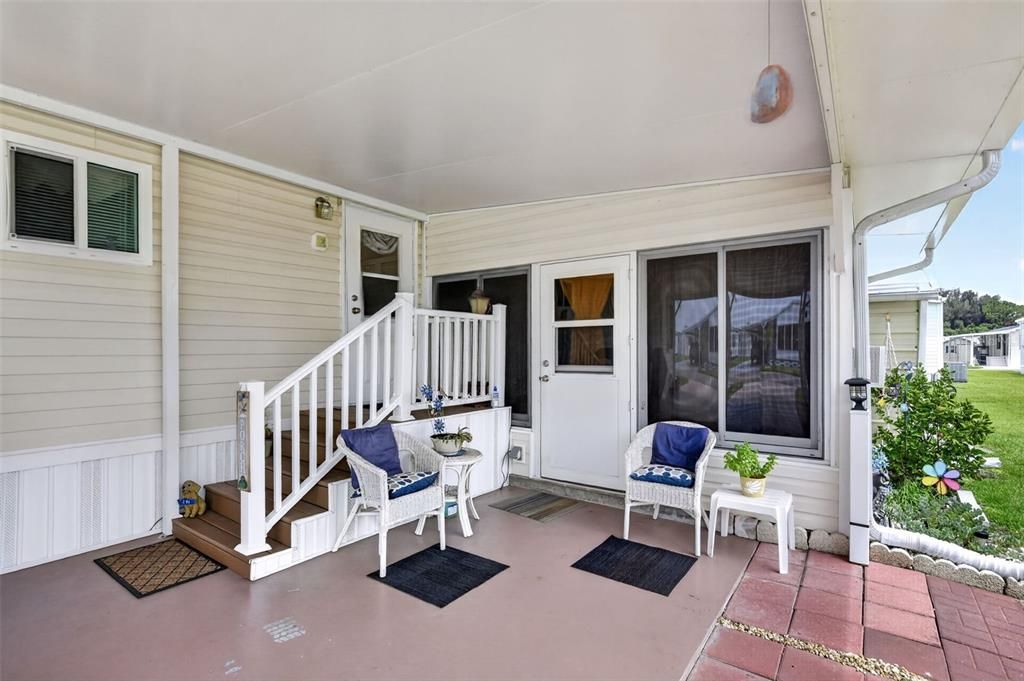 For Sale: $179,000 (2 beds, 2 baths, 1056 Square Feet)