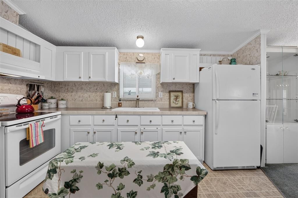 For Sale: $179,000 (2 beds, 2 baths, 1056 Square Feet)