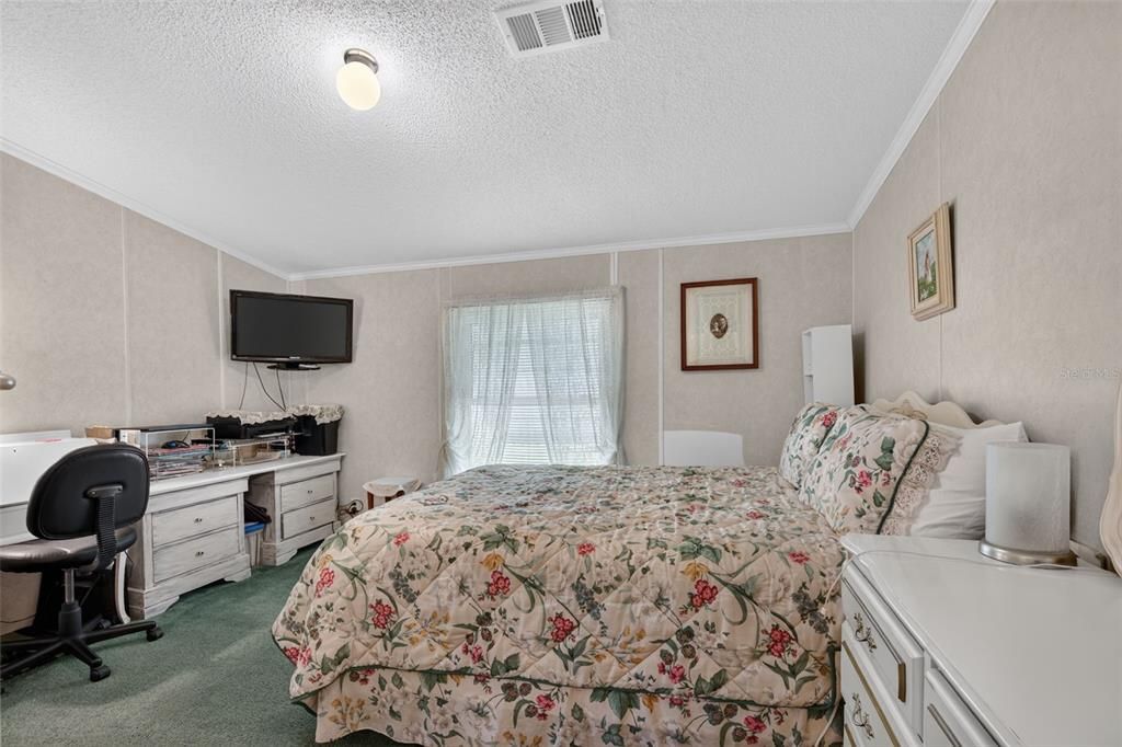For Sale: $179,000 (2 beds, 2 baths, 1056 Square Feet)