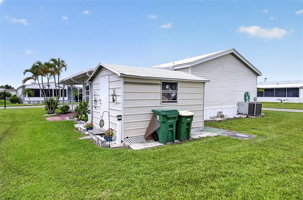 For Sale: $179,000 (2 beds, 2 baths, 1056 Square Feet)