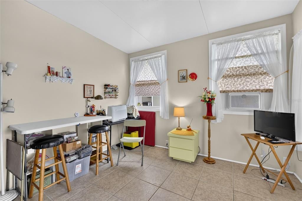 For Sale: $179,000 (2 beds, 2 baths, 1056 Square Feet)