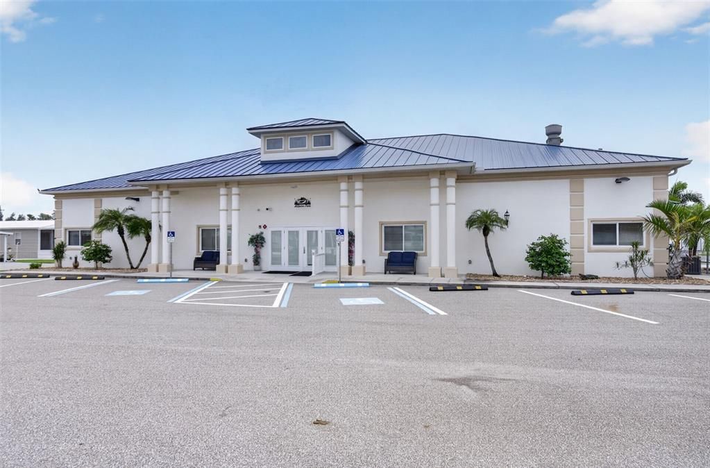 For Sale: $179,000 (2 beds, 2 baths, 1056 Square Feet)