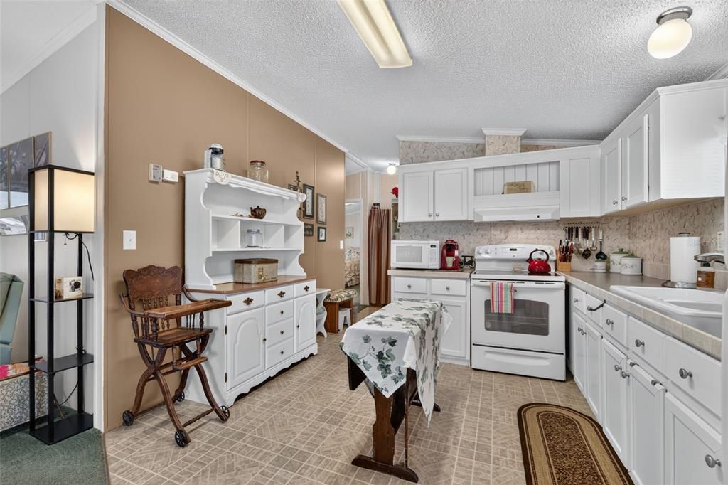 For Sale: $179,000 (2 beds, 2 baths, 1056 Square Feet)