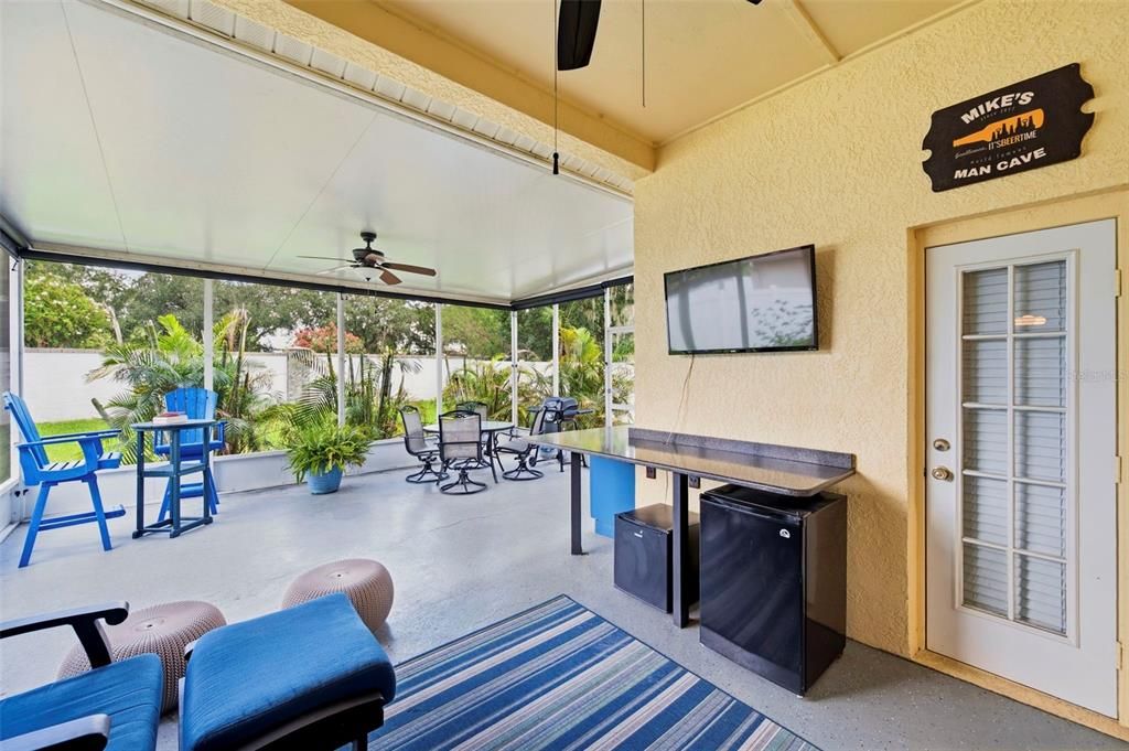 For Sale: $425,000 (4 beds, 2 baths, 2012 Square Feet)