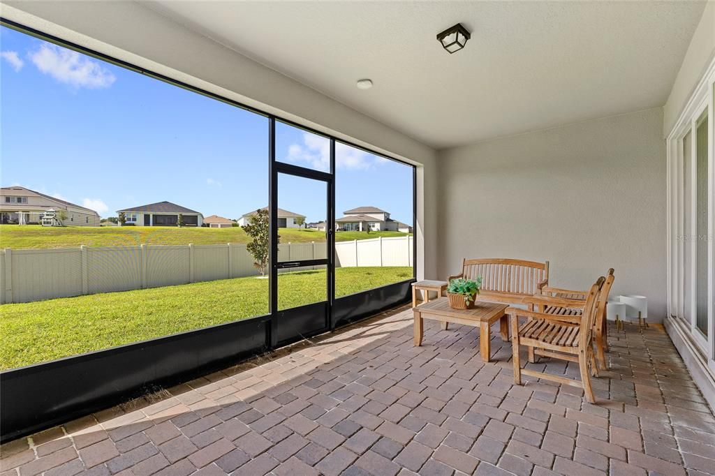For Rent: $3,000 (3 beds, 2 baths, 2333 Square Feet)