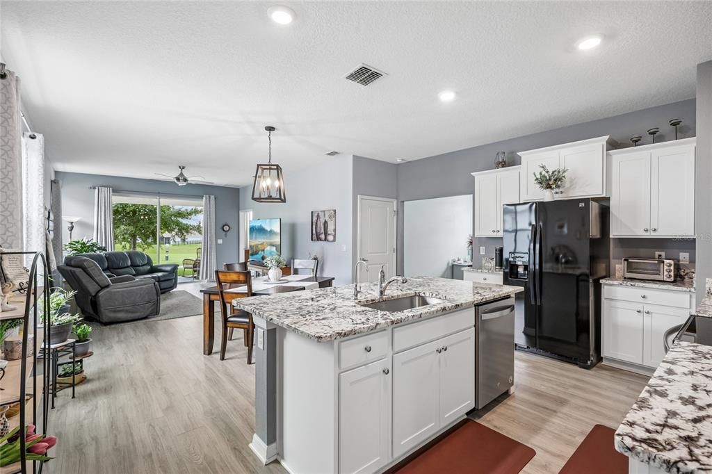 For Sale: $295,500 (2 beds, 2 baths, 1614 Square Feet)