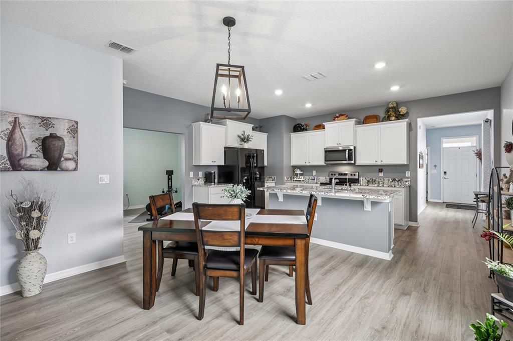 For Sale: $295,500 (2 beds, 2 baths, 1614 Square Feet)