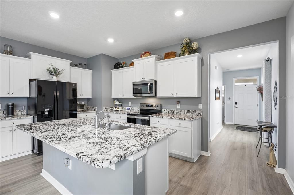For Sale: $295,500 (2 beds, 2 baths, 1614 Square Feet)