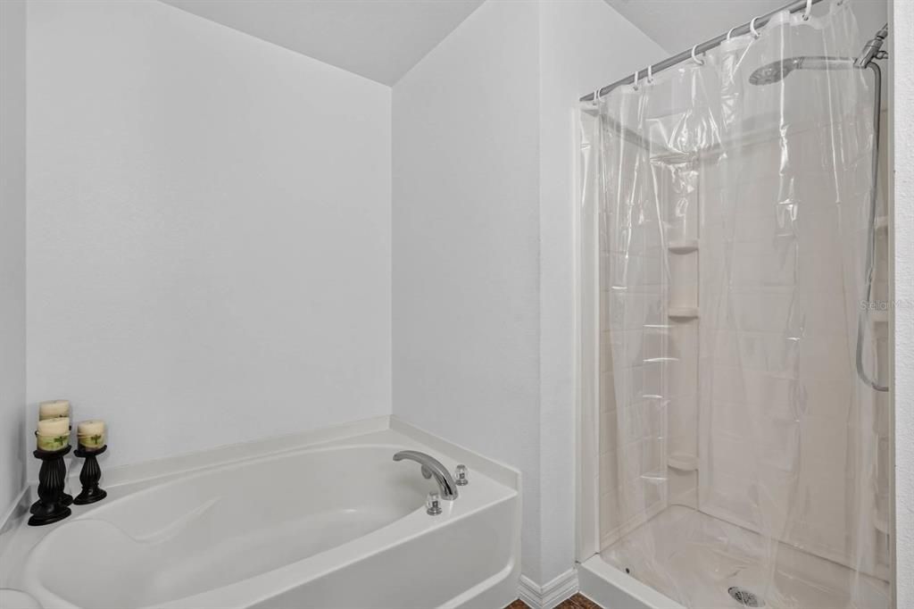 For Sale: $359,900 (4 beds, 2 baths, 1934 Square Feet)