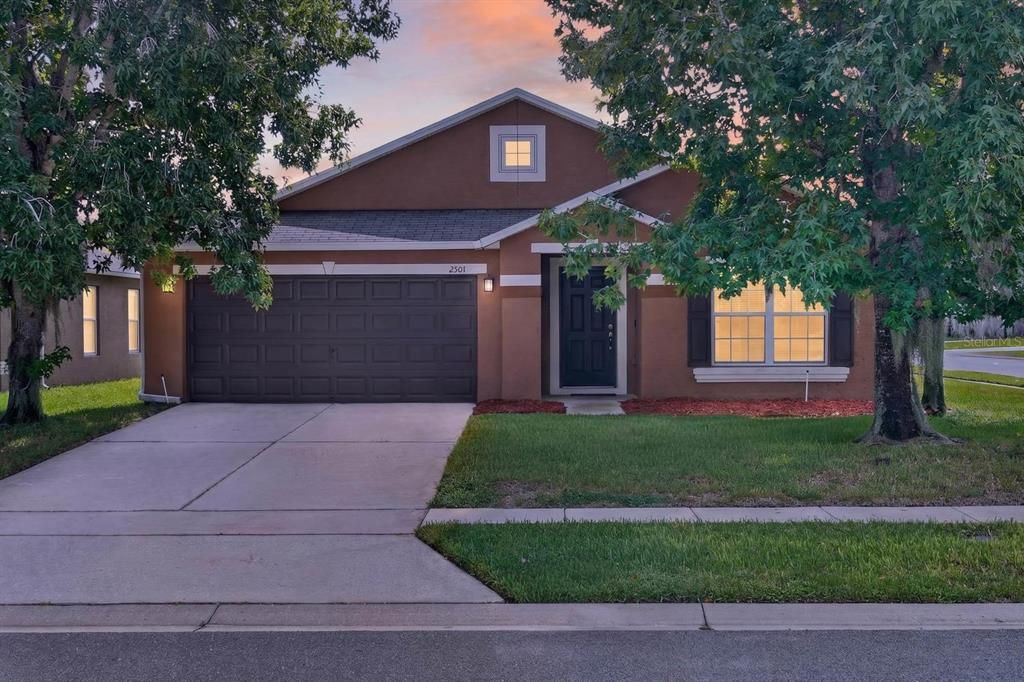 For Sale: $359,900 (4 beds, 2 baths, 1934 Square Feet)