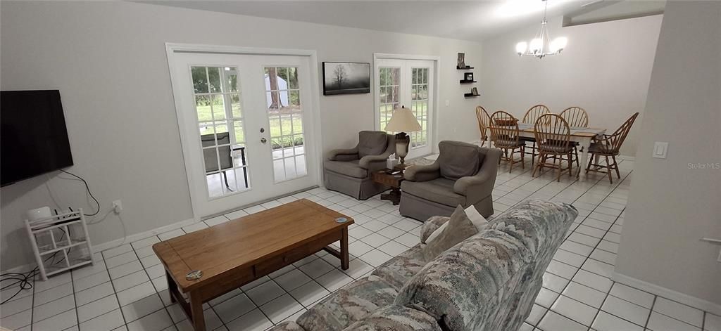 Active With Contract: $286,000 (3 beds, 3 baths, 1378 Square Feet)