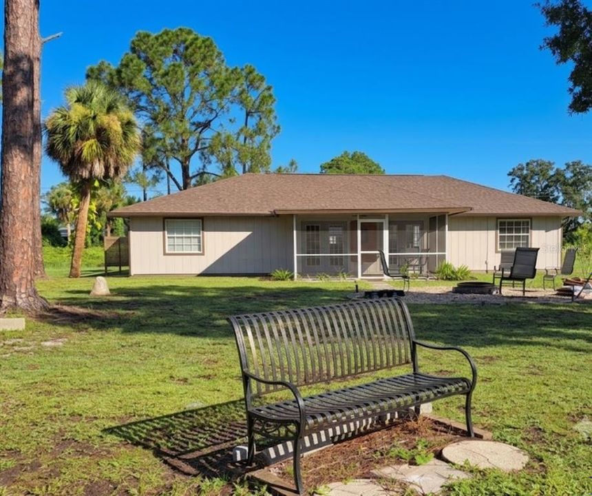 Active With Contract: $286,000 (3 beds, 3 baths, 1378 Square Feet)