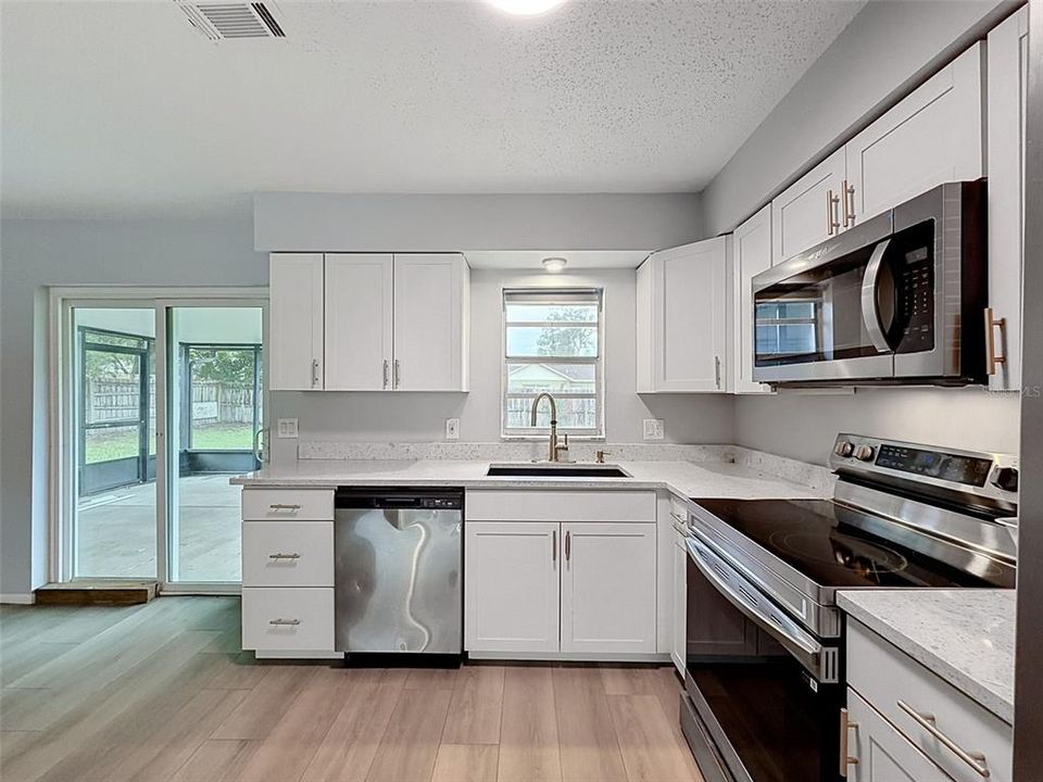 For Sale: $214,900 (3 beds, 1 baths, 1404 Square Feet)