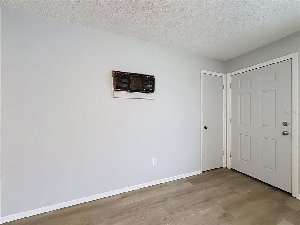 For Sale: $214,900 (3 beds, 1 baths, 1404 Square Feet)