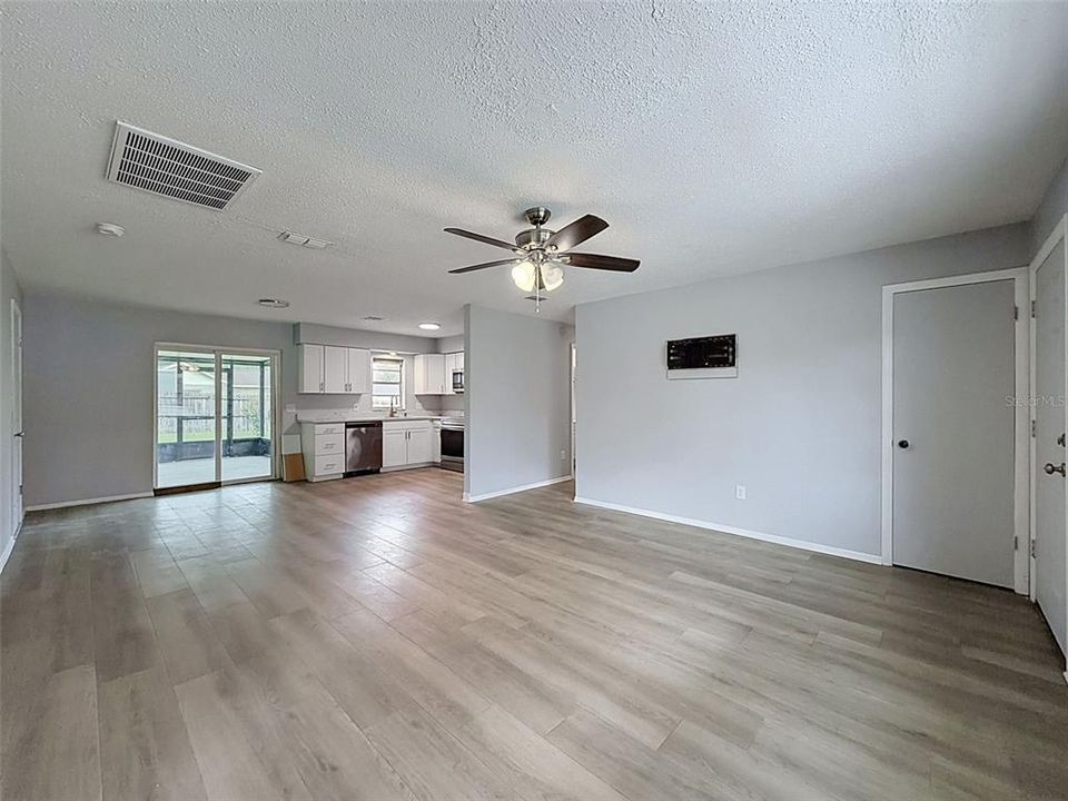 For Sale: $214,900 (3 beds, 1 baths, 1404 Square Feet)