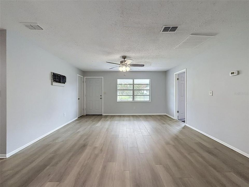 For Sale: $214,900 (3 beds, 1 baths, 1404 Square Feet)