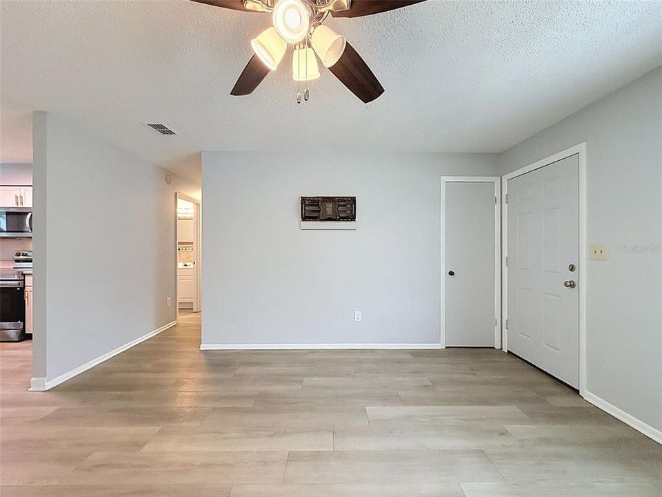 For Sale: $214,900 (3 beds, 1 baths, 1404 Square Feet)