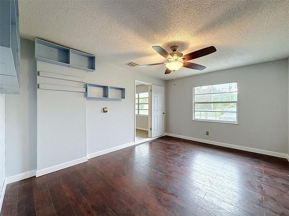 For Sale: $214,900 (3 beds, 1 baths, 1404 Square Feet)