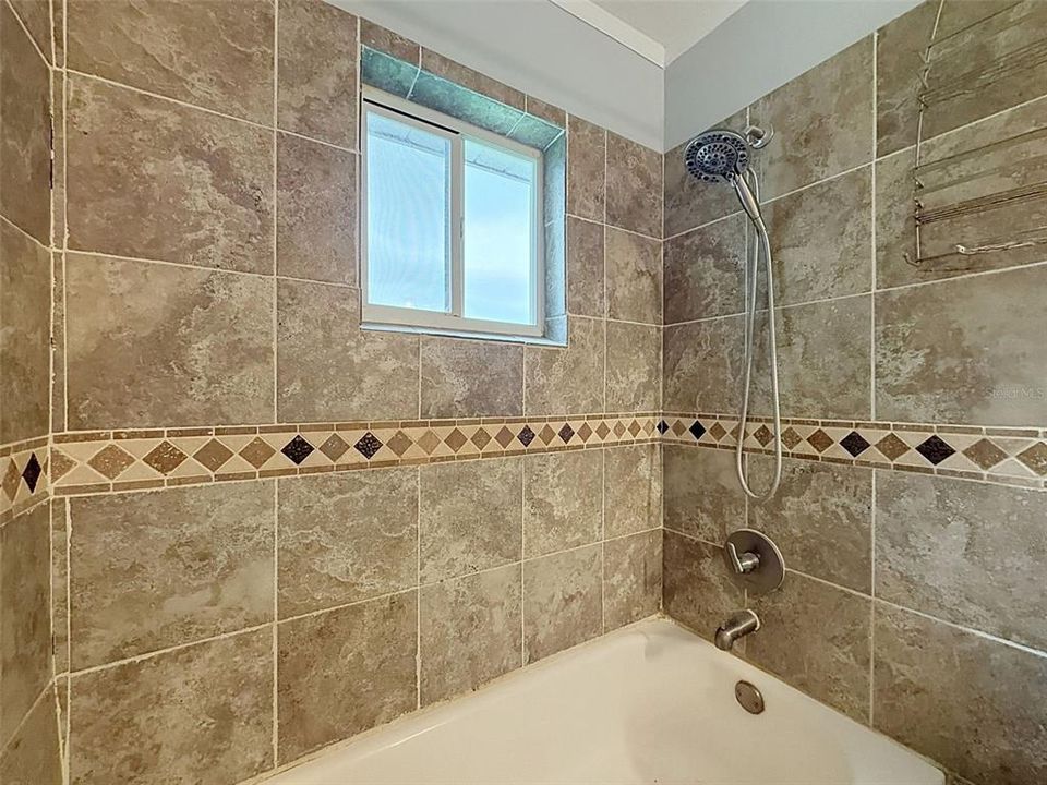For Sale: $214,900 (3 beds, 1 baths, 1404 Square Feet)