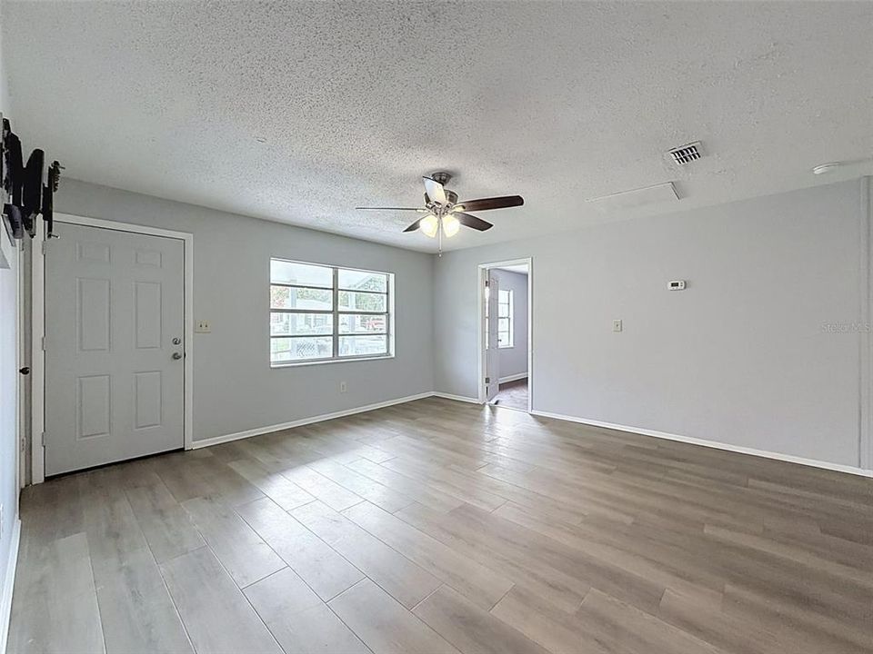 For Sale: $214,900 (3 beds, 1 baths, 1404 Square Feet)