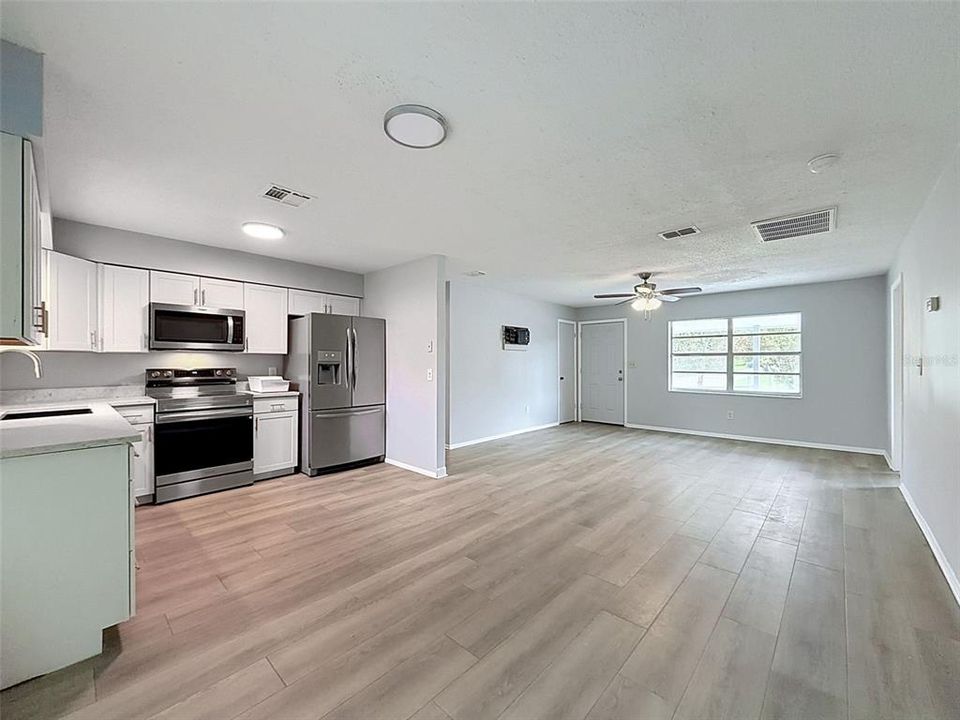 For Sale: $214,900 (3 beds, 1 baths, 1404 Square Feet)