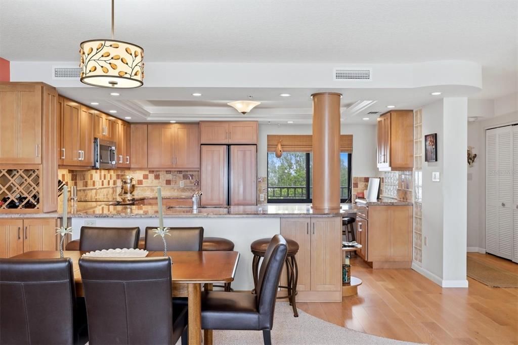 For Sale: $1,200,000 (2 beds, 2 baths, 1398 Square Feet)