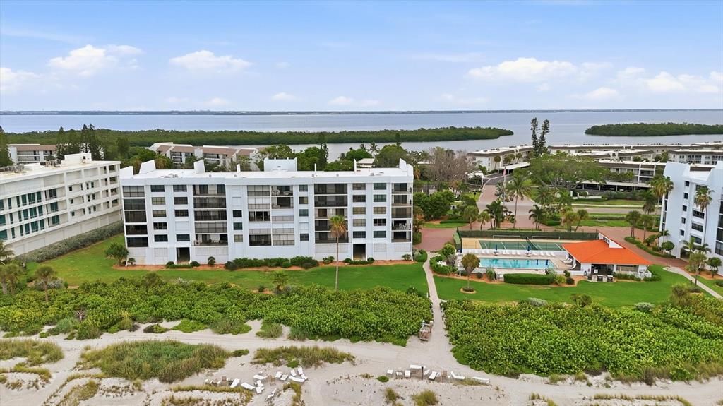For Sale: $1,200,000 (2 beds, 2 baths, 1398 Square Feet)
