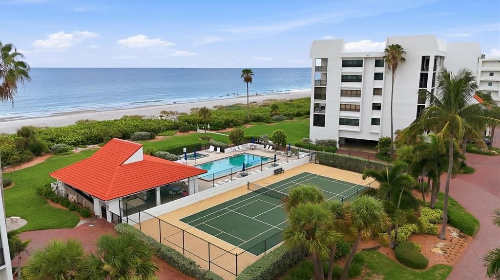 For Sale: $1,200,000 (2 beds, 2 baths, 1398 Square Feet)