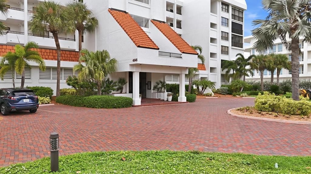 For Sale: $1,200,000 (2 beds, 2 baths, 1398 Square Feet)
