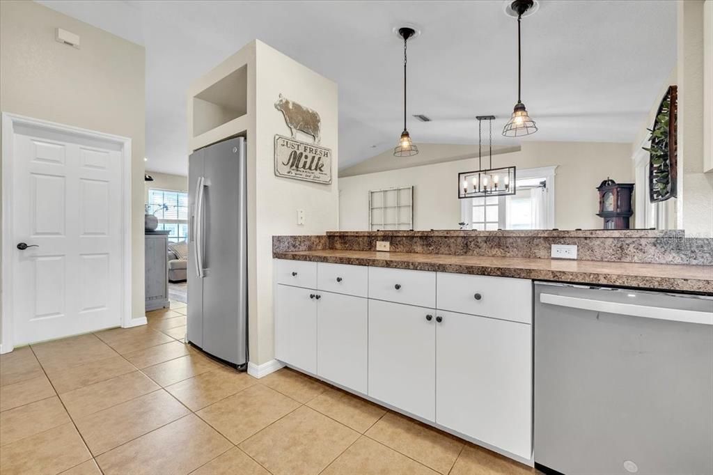 Activo con contrato: $269,000 (4 camas, 2 baños, 1431 Pies cuadrados)