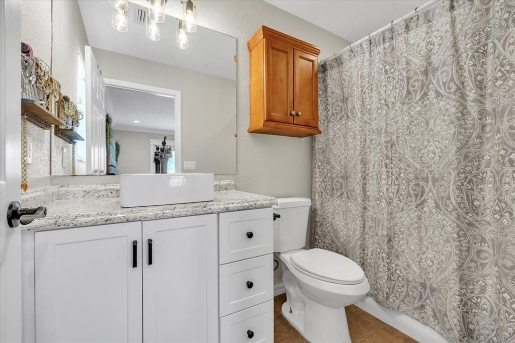 Activo con contrato: $269,000 (4 camas, 2 baños, 1431 Pies cuadrados)