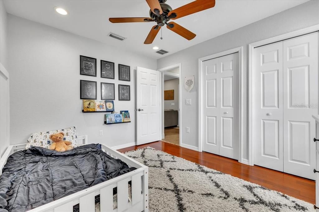 Activo con contrato: $269,000 (4 camas, 2 baños, 1431 Pies cuadrados)