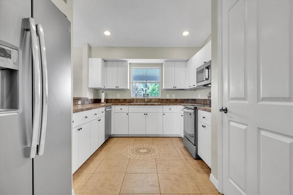Activo con contrato: $269,000 (4 camas, 2 baños, 1431 Pies cuadrados)
