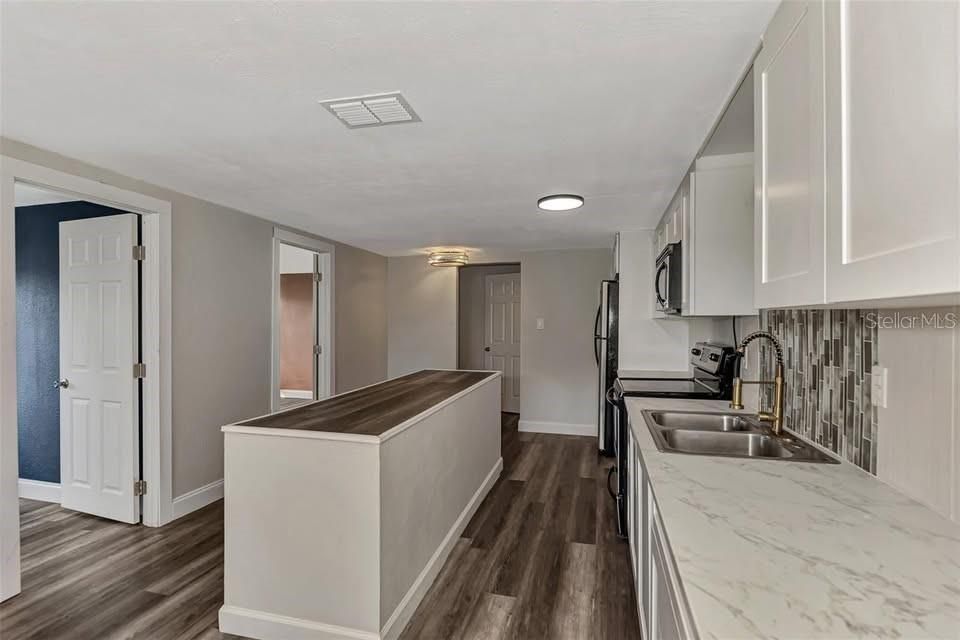 For Rent: $1,600 (2 beds, 1 baths, 800 Square Feet)