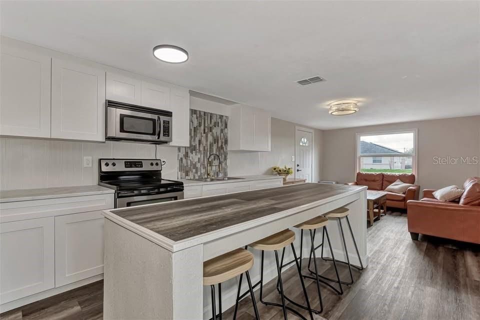 For Rent: $1,600 (2 beds, 1 baths, 800 Square Feet)