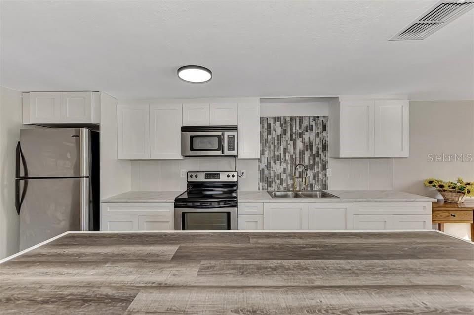 For Rent: $1,600 (2 beds, 1 baths, 800 Square Feet)