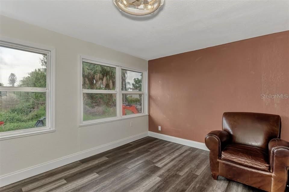 For Rent: $1,600 (2 beds, 1 baths, 800 Square Feet)