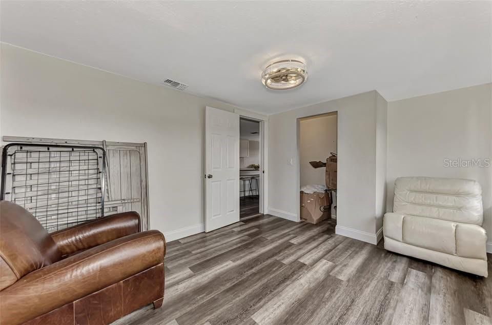 For Rent: $1,600 (2 beds, 1 baths, 800 Square Feet)
