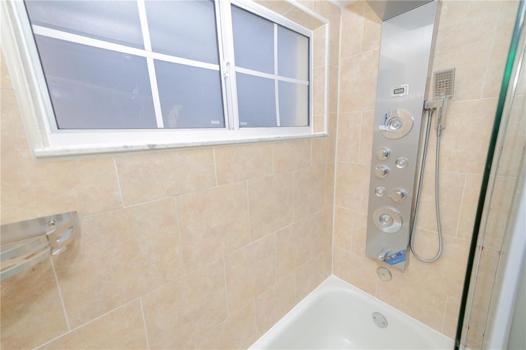 На продажу: $365,000 (3 спален, 2 ванн, 1392 Квадратных фут)