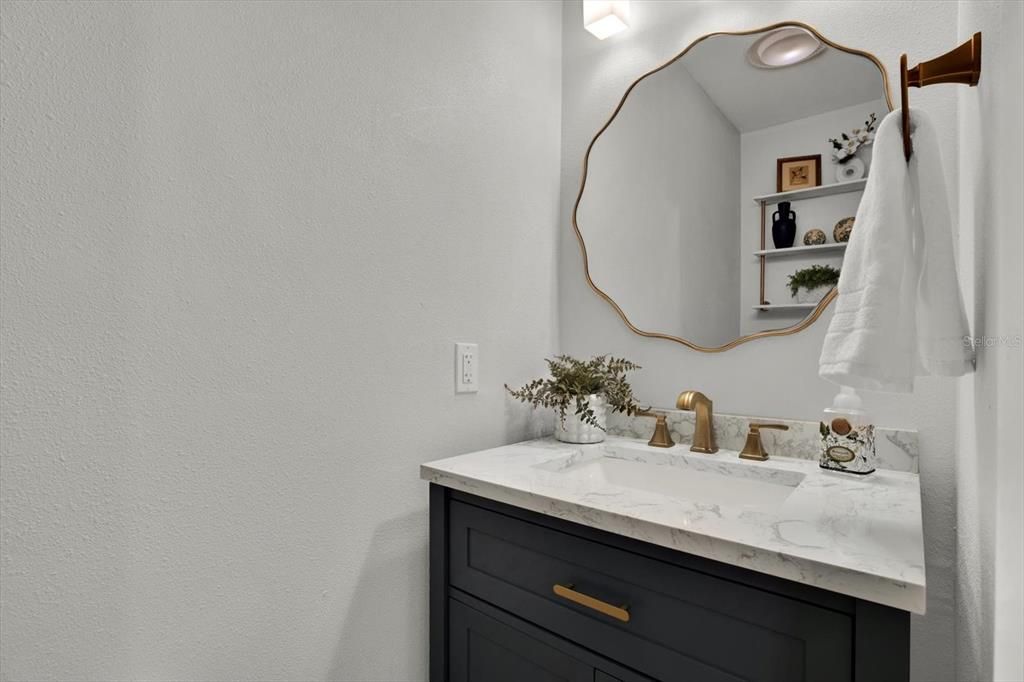 На продажу: $379,000 (3 спален, 2 ванн, 1715 Квадратных фут)