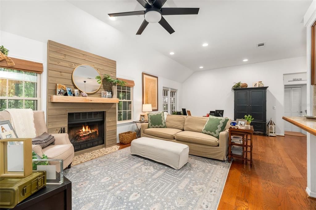 For Sale: $320,000 (3 beds, 2 baths, 1317 Square Feet)