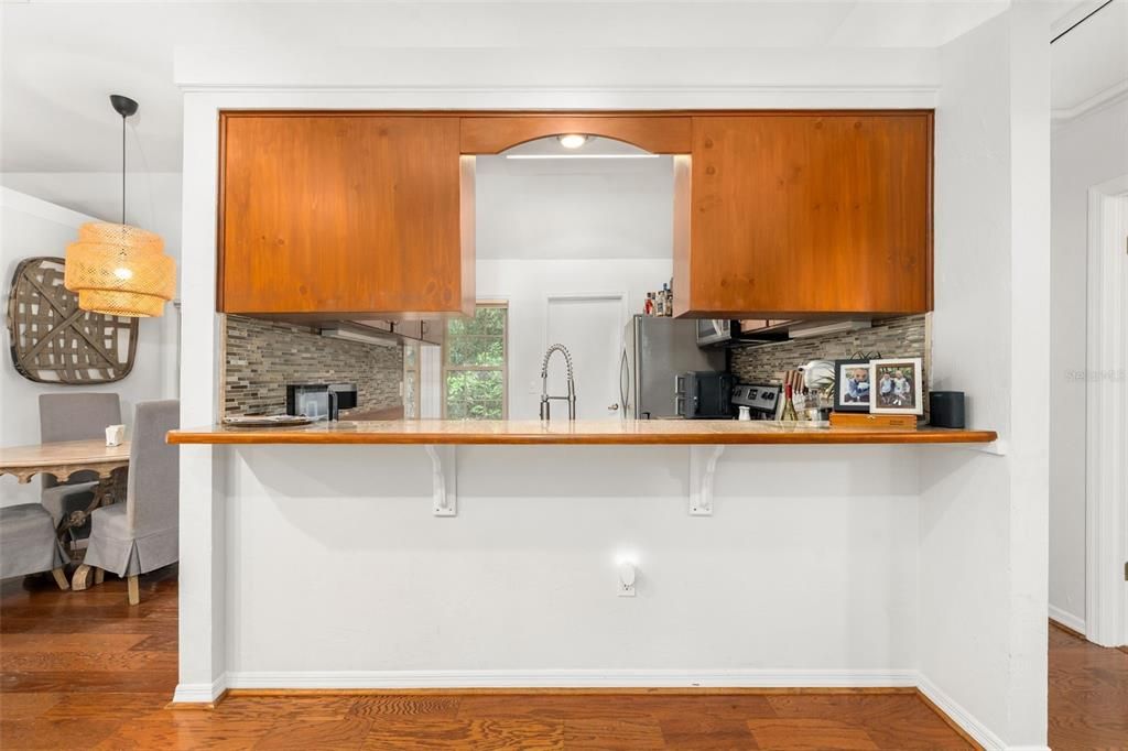 For Sale: $320,000 (3 beds, 2 baths, 1317 Square Feet)