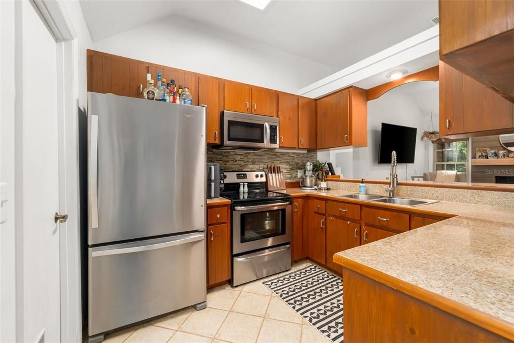 For Sale: $320,000 (3 beds, 2 baths, 1317 Square Feet)