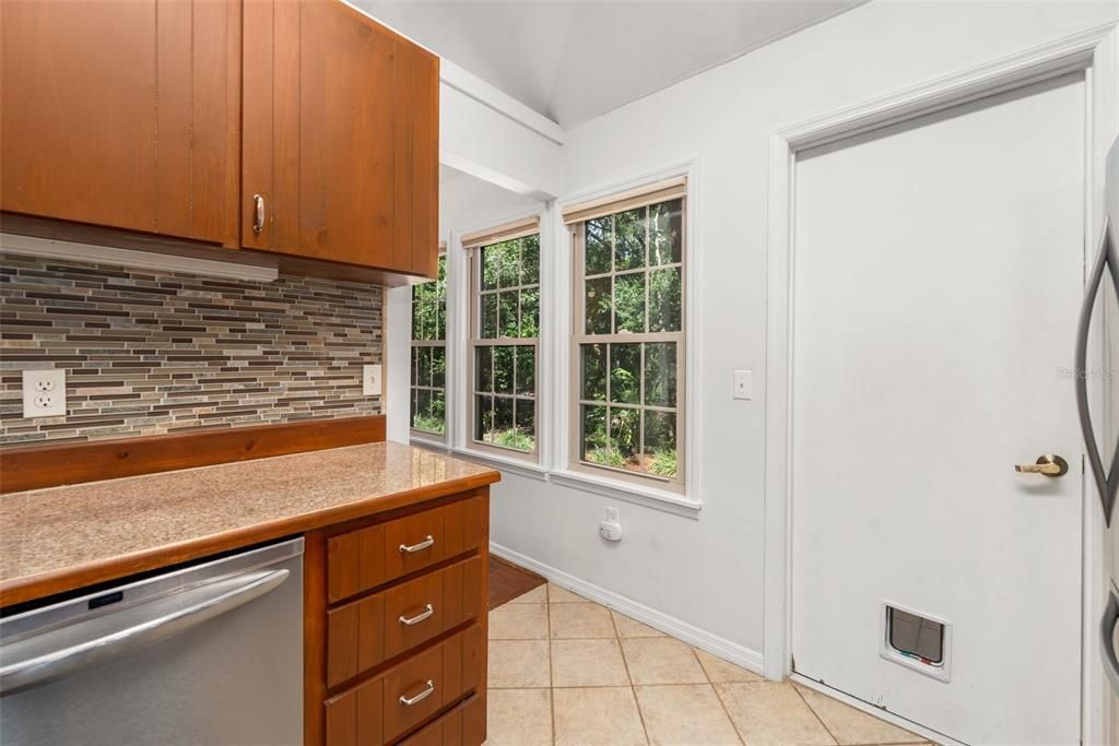 For Sale: $320,000 (3 beds, 2 baths, 1317 Square Feet)