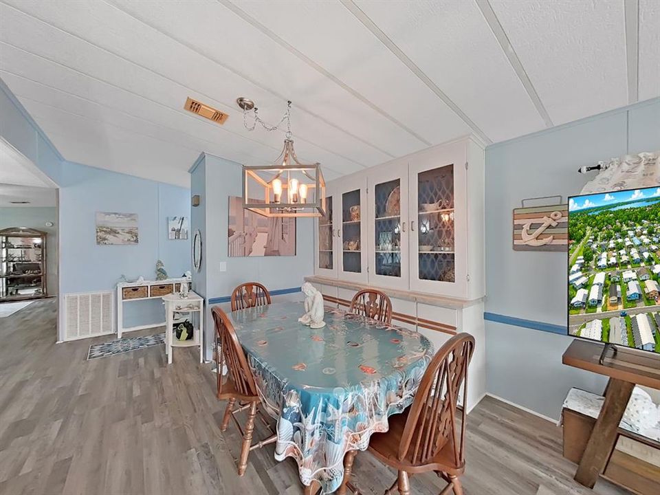 For Sale: $198,000 (2 beds, 2 baths, 1440 Square Feet)